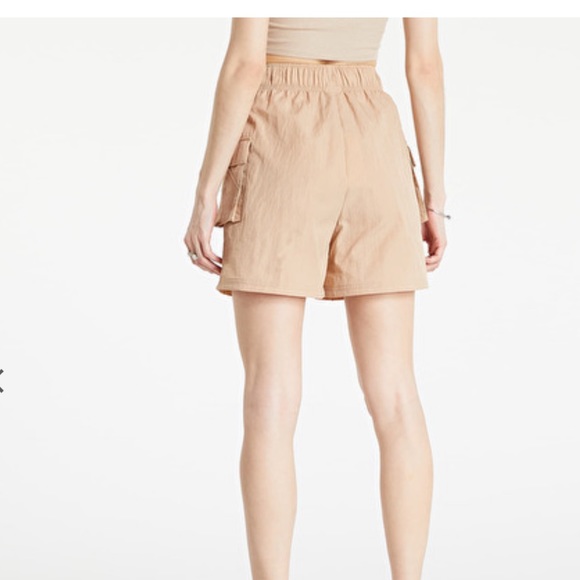 SHORTS NIKE SPORTSWEAR ESSENTIAL WOMEN'S WOVEN HIGH-RISE SHORTS - Picture 3 of 12